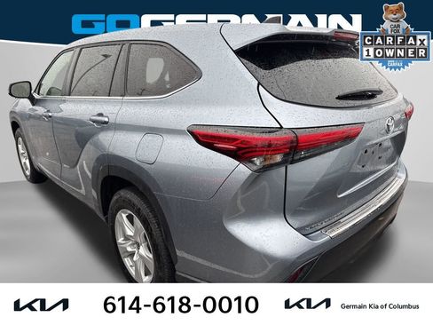 Used 2023 Toyota Highlander LE image 3