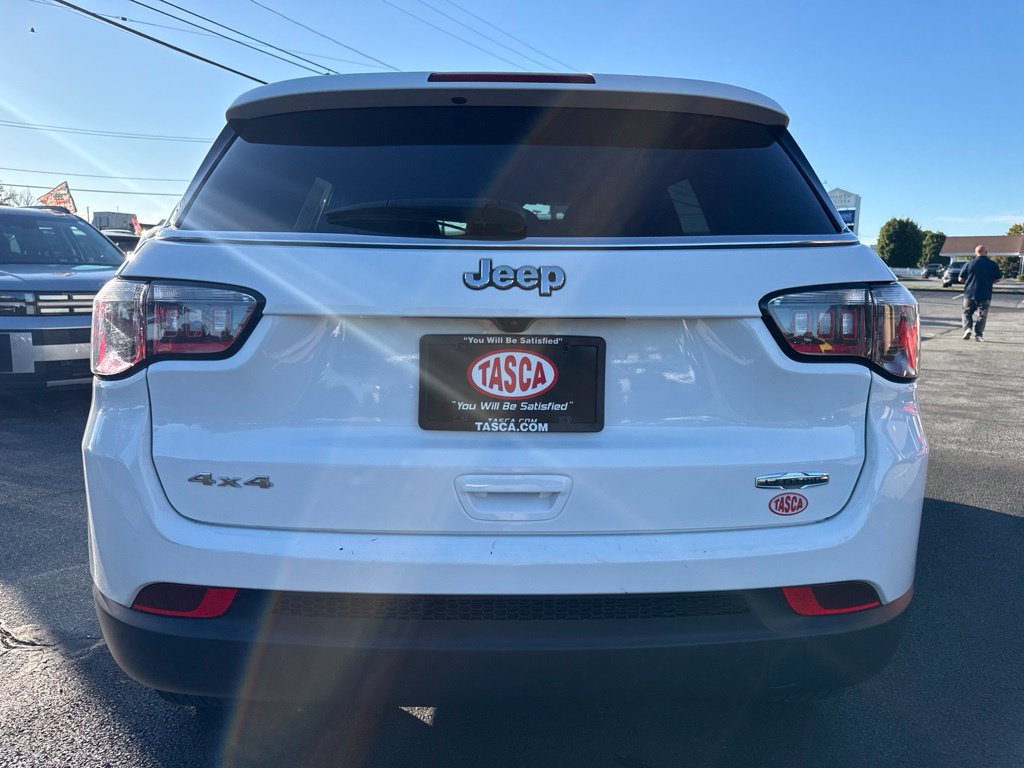 Used 2024 Jeep Compass Latitude AWD/4WD image 6