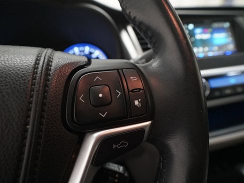 Used 2014 Toyota Highlander Limited w/ Driver Technology Package AWD/4WD image 19
