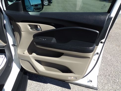 Used 2016 Honda Pilot Touring image 17