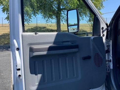 Used 2014 Ford F550 2WD Regular Cab Super Duty image 10