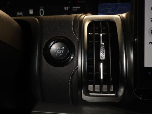 Used 2025 Ford Expedition Platinum AWD/4WD image 16