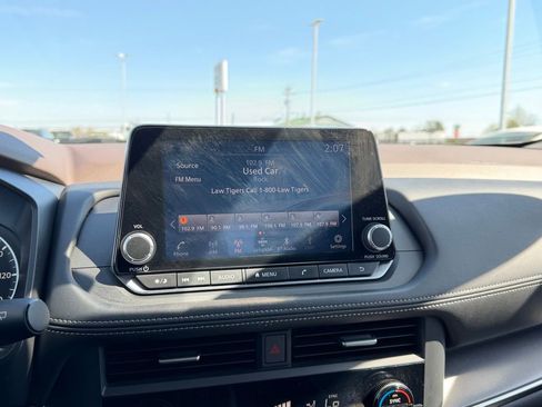 Used 2023 Nissan Rogue SV image 33