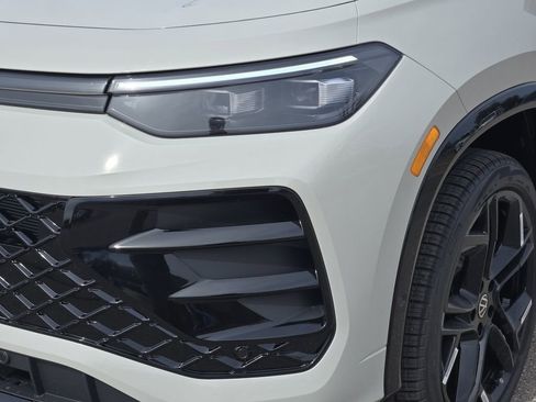 New 2026 Volkswagen Tiguan SE R-Line image 6