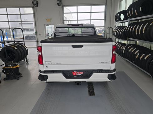 Used 2020 Chevrolet Silverado 1500 Custom w/ Custom Value Package image 5