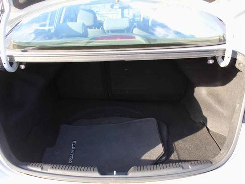 Used 2015 Hyundai Elantra SE w/ Option Group 02 image 7