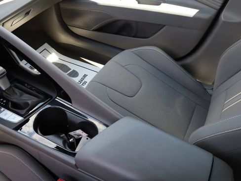 Used 2025 Hyundai Elantra SEL FWD image 27