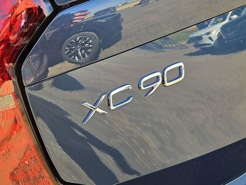 New 2026 Volvo XC90 T8 Plus w/ Protection Package Premier image 11
