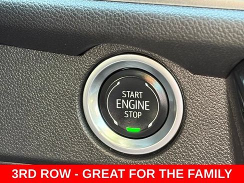 Used 2025 Chevrolet Traverse LT FWD image 26
