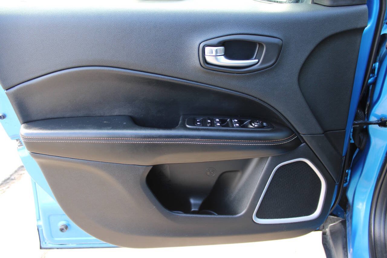 Used 2019 Jeep Compass Latitude AWD/4WD image 11