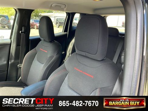 Used 2015 Jeep Renegade Trailhawk AWD/4WD image 12