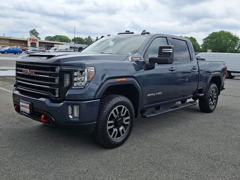 Used 2020 GMC Sierra 2500 AT4 w/ AT4 Premium Package AWD/4WD image 3
