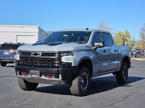 Used 2025 Chevrolet Silverado 1500 ZR2 image 1