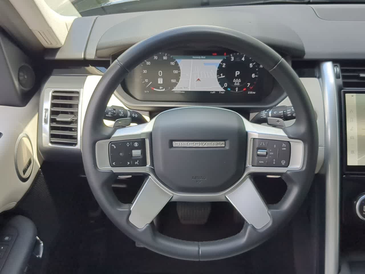 Certified 2025 Land Rover Discovery Dynamic SE AWD/4WD image 25