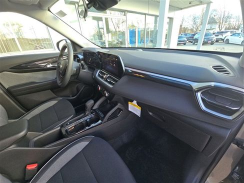 New 2025 Chevrolet TrailBlazer LT w/ Driver Confidence Package image 27