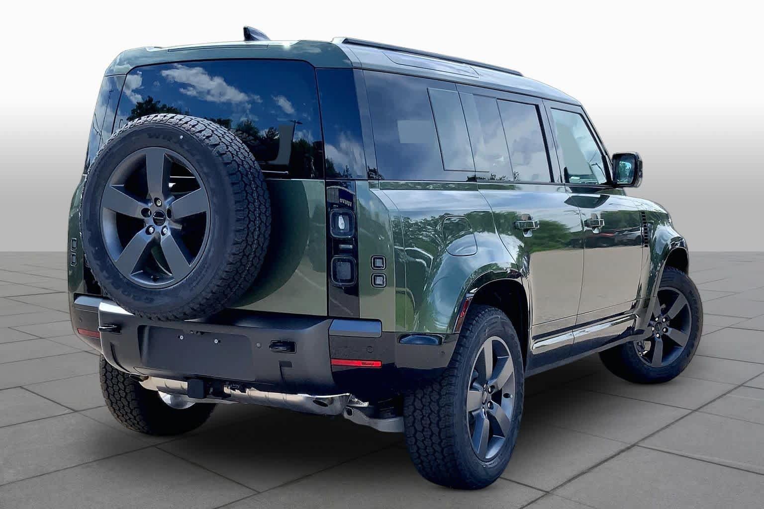 New 2026 Land Rover Defender 110 X-Dynamic SE AWD/4WD image 3
