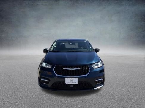 Used 2023 Chrysler Pacifica Touring-L image 14