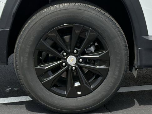 Used 2025 Chevrolet Equinox LT w/ Convenience Package II FWD image 17