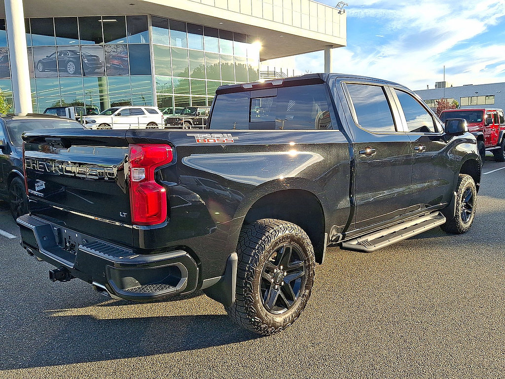 Used 2024 Chevrolet Silverado 1500 LT Trail Boss w/ LT Trail Boss Premium Package AWD/4WD image 31