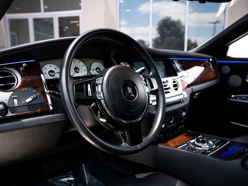 Used 2010 Rolls-Royce Ghost RWD image 29