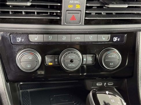 Used 2024 Volkswagen Jetta SEL image 28