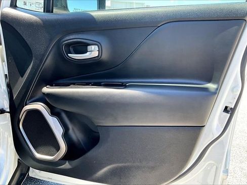 Used 2023 Jeep Renegade Latitude AWD/4WD image 12
