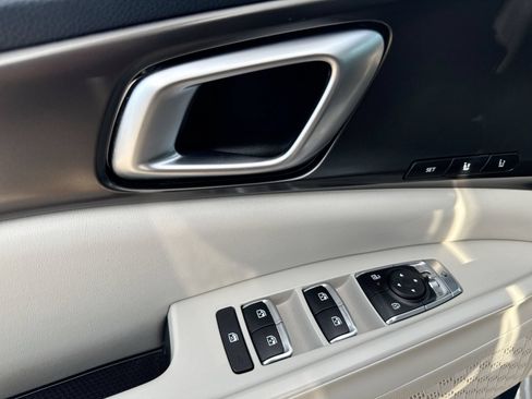 Used 2025 Kia Carnival SX FWD image 13