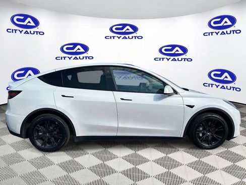 Used 2021 Tesla Model Y Long Range AWD/4WD image 2