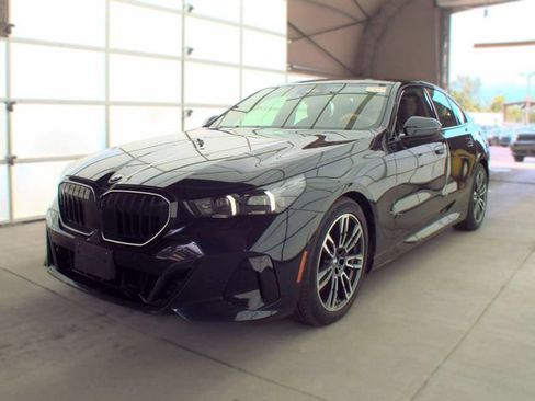 Used 2026 BMW 540i xDrive w/ M Sport Package AWD/4WD image 3