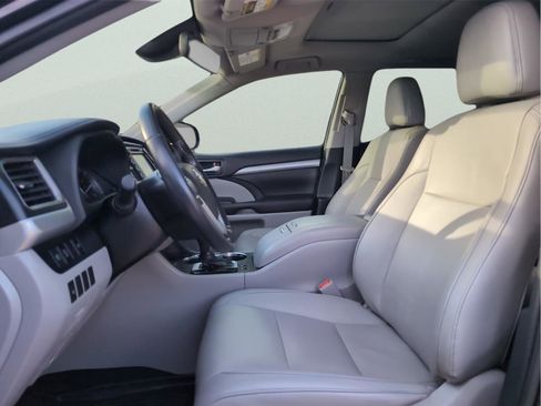Used 2019 Toyota Highlander XLE image 13
