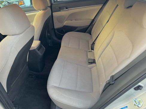 Used 2017 Hyundai Elantra SE image 12