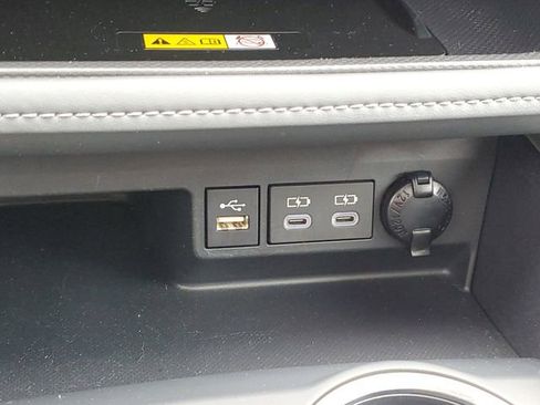 Used 2025 Toyota Highlander XLE AWD/4WD image 18