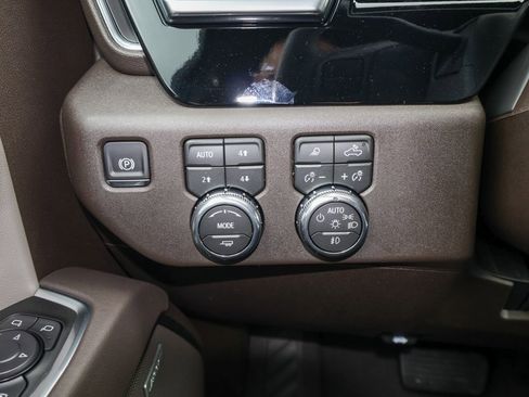 New 2026 GMC Sierra 3500 SLT image 27