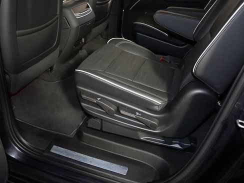 Used 2023 Cadillac Escalade ESV Premium Luxury image 30