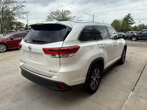 Used 2019 Toyota Highlander XLE image 3