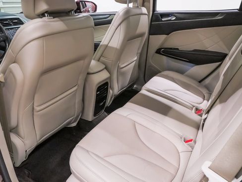 Used 2018 Lincoln MKC Reserve FWD image 11