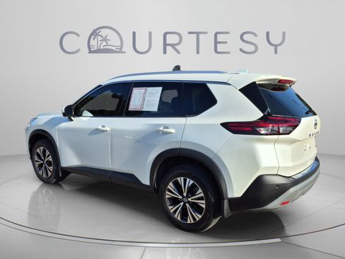 Certified 2021 Nissan Rogue SV w/ Premium Package FWD image 5