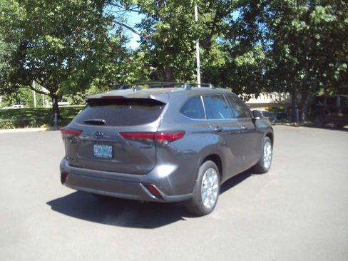 Used 2023 Toyota Highlander Limited AWD/4WD image 5