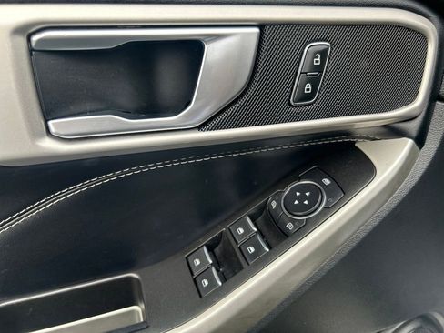 Used 2022 Ford Explorer XLT w/ Equipment Group 202A image 20