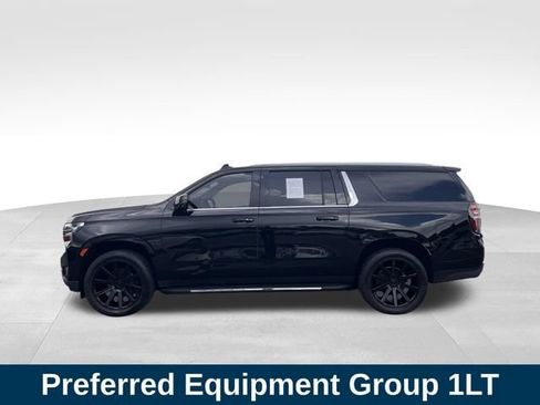 Used 2022 Chevrolet Suburban LT w/ Luxury Package AWD/4WD image 2