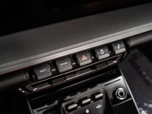 Used 2024 Porsche 911 Carrera image 30