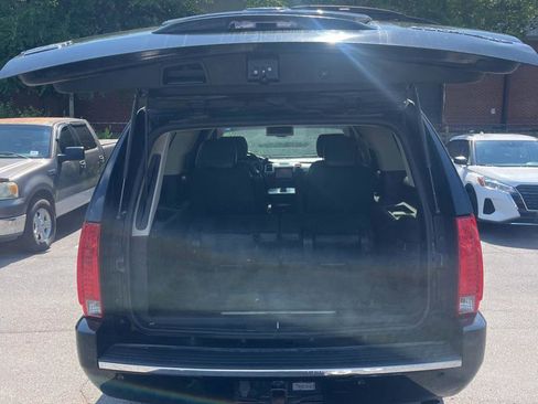 Used 2011 Cadillac Escalade ESV Luxury AWD/4WD image 16