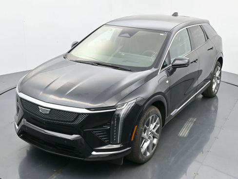 New 2025 Cadillac Optiq Luxury 2 w/ LPO, Floor Liner Package image 23