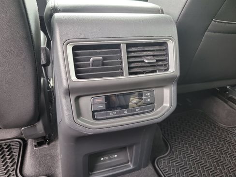 Used 2024 Volkswagen Atlas SE FWD image 12