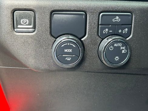 Used 2025 Chevrolet Silverado 1500 LT RWD image 29