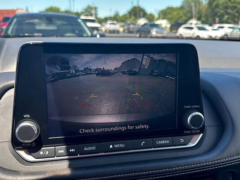 Used 2025 Nissan Rogue SV AWD/4WD image 9