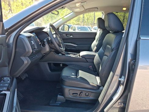 Used 2024 Nissan Pathfinder SL w/ Cargo Package AWD/4WD image 11