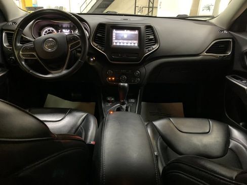 Used 2019 Jeep Cherokee Latitude Plus w/ Comfort/Convenience Group AWD/4WD image 15
