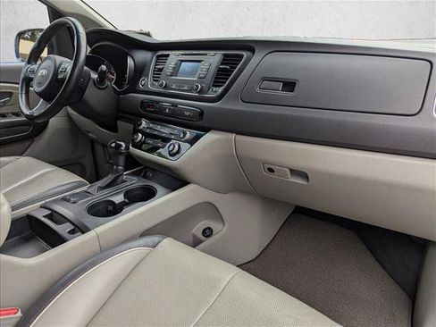 Used 2016 Kia Sedona LX w/ LX Essentials Premium Package FWD image 22