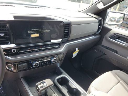 New 2026 GMC Sierra 1500 SLT image 29